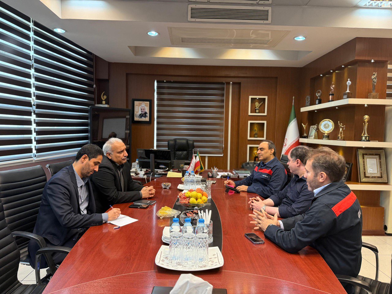 نشست هم‌افزایی فولاد اکسین خوزستان و لوله‌ سازی اهواز برای تکمیل زنجیره تولید فولاد