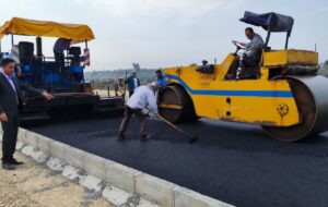 شتاب‌گیری عملیات آسفالت جاده ساحلی ویس